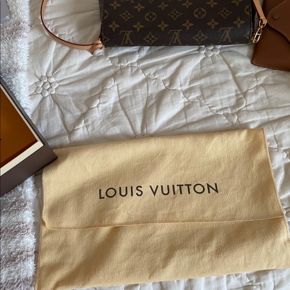 Louis Vuitton Favorite MM - Picture 9 of 10